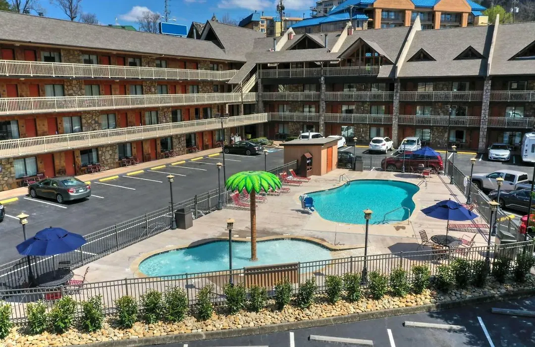Crossroads Inn & Suites-1