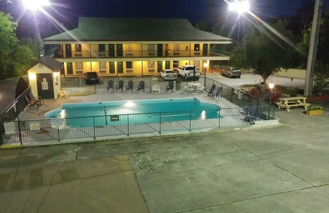 Four Seasons Inn-1