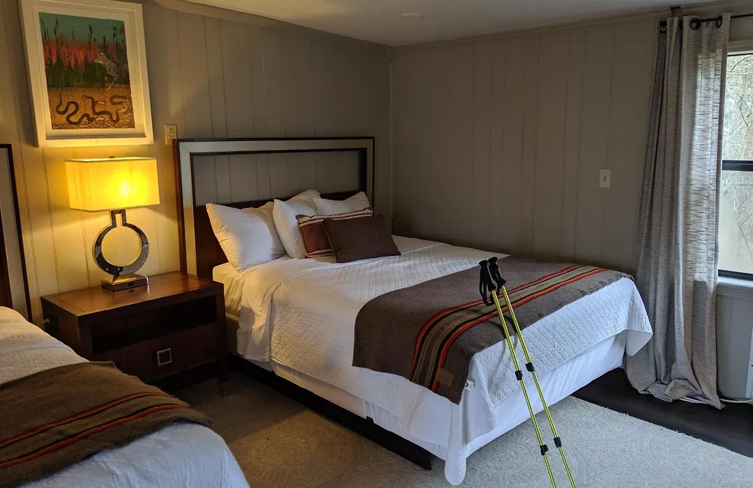 Adventure Cabin 1With 2 Queen Beds-1