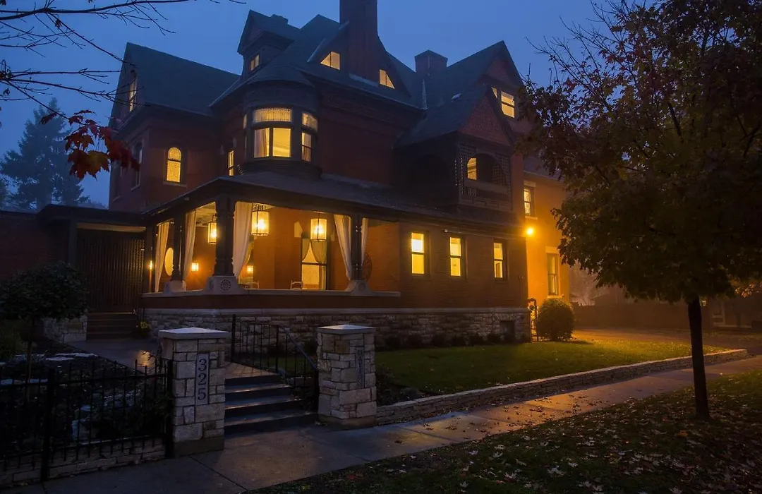 The New Victorian Mansion Bed & Breakfast-1