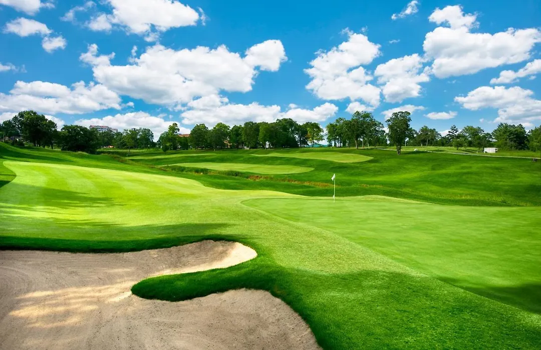 Links At Thousand Hills-1