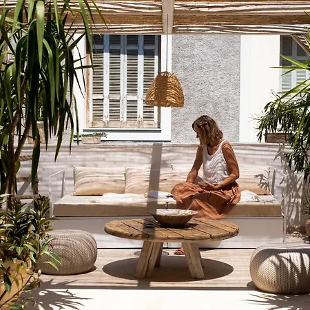 Shila Athens-3