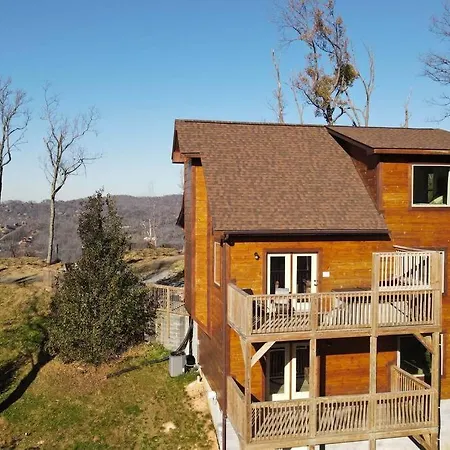 Walnut Ridge Cabin. Sleeps 7-11! Hot Tub, Pool Table, Minutes To Downtown Gatlinburg!-3