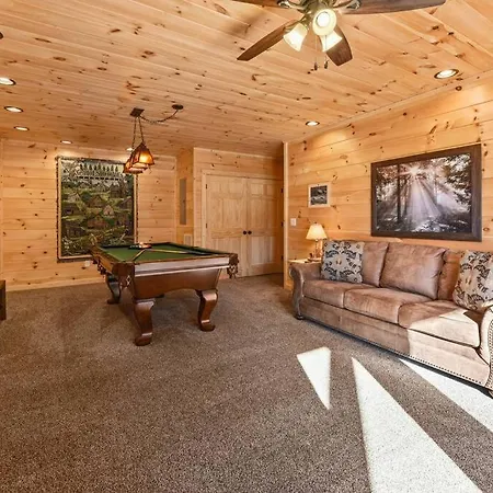 Walnut Ridge Cabin. Sleeps 7-11! Hot Tub, Pool Table, Minutes To Downtown Gatlinburg!-2