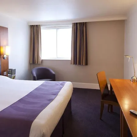 Premier Inn Edinburgh Princes Street-3