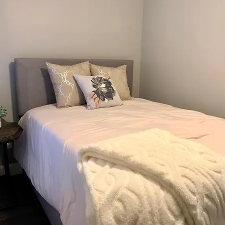 Spacious 5Br 2Bath Close To Niagara Falls And Casino-2