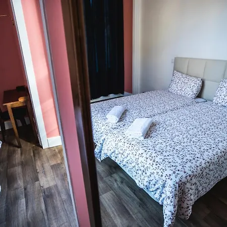 Home Lisbon Hostel-2