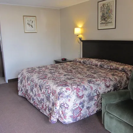 Super 8 By Wyndham Lubbock Civic Center North-3