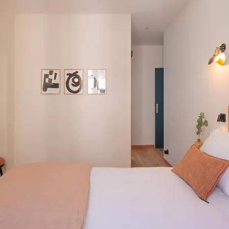 Tinah Paris, Aboukir-3