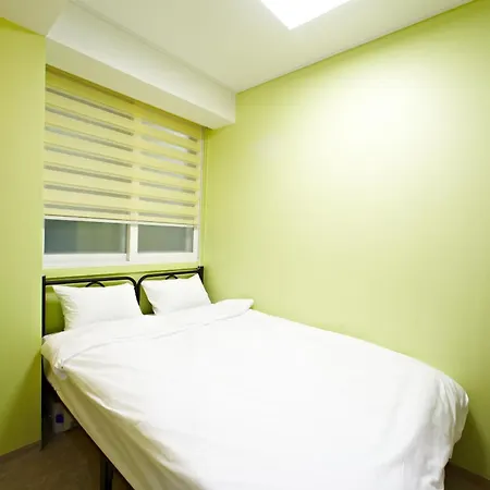Rainbow Hotel Myeongdong-3
