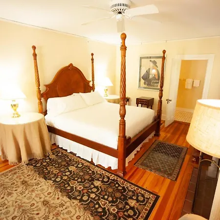 Yellow House Inn-2