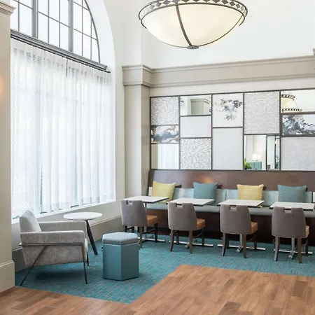 Hampton Inn & Suites Atlanta-Downtown-2