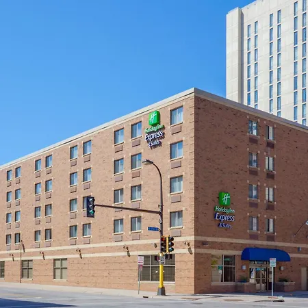 Holiday Inn Express Hotel & Suites Minneapolis-Downtown Convention Center By Ihg-3