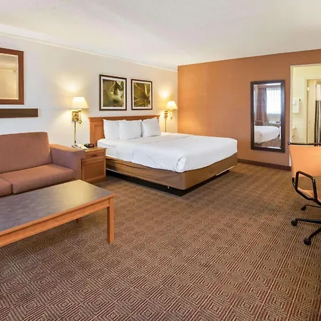 La Quinta Inn By Wyndham San Antonio Market Square-3