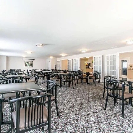 Quality Inn & Suites University-Airport-3