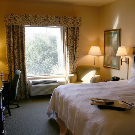 Hampton Inn & Suites Fredericksburg-3