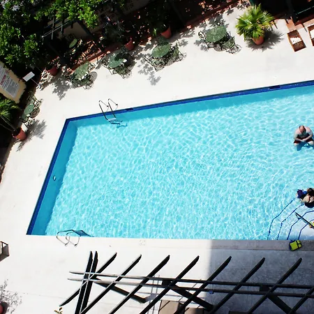 Courtleigh Hotel & Suites-3