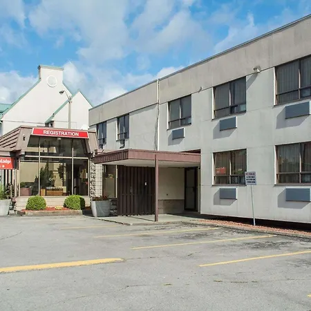 Econo Lodge By The Falls-3