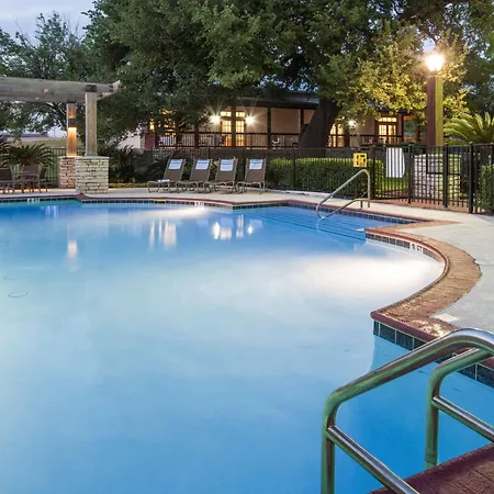 Doubletree By Hilton Austin-University Area-3