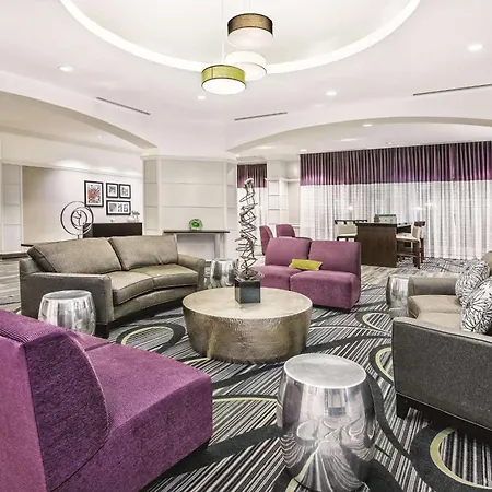 La Quinta Inn & Suites By Wyndham San Antonio Riverwalk-2