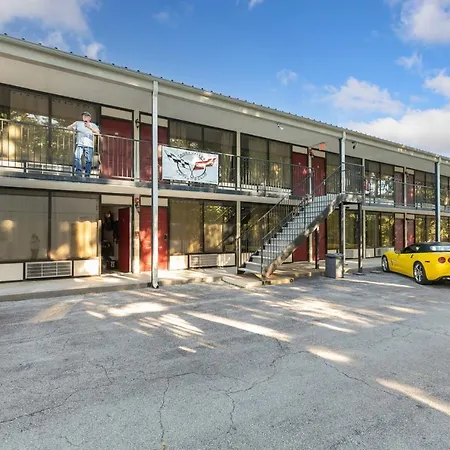 Candlewick Inn And Suites-2