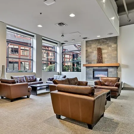 Sophisticated Mountain Condo Pool & Hot Tub-3