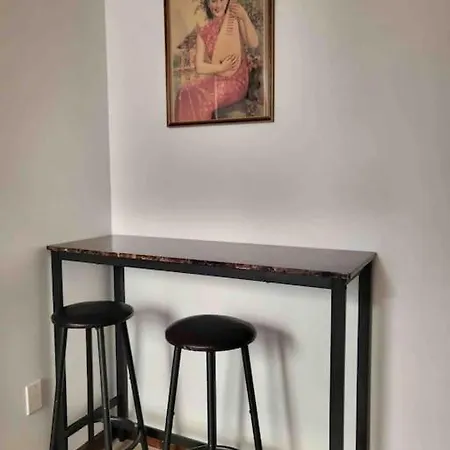 Antique Victorian 2 Bedroom Best Location-3