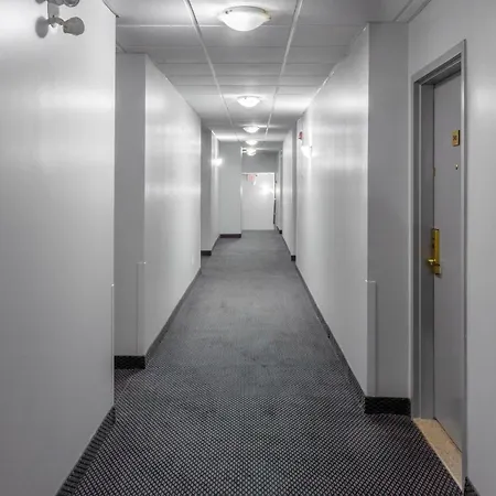 Premier Inn & Suites - Downtown Hamilton-2