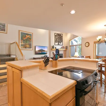 Chimney Ridge Sunflower Townhome: Walk To Lift, Private Hot Tub-3