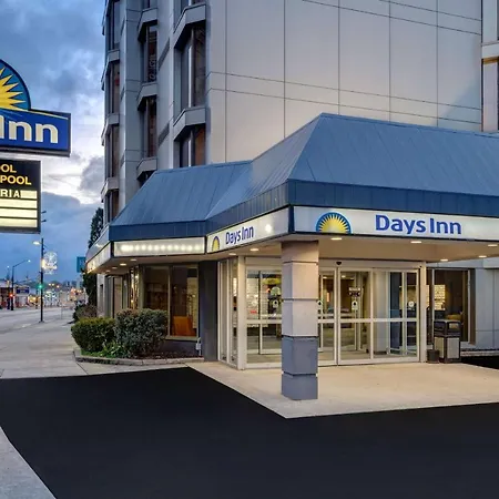 Days Inn By Wyndham Niagara Falls Near The Falls-3