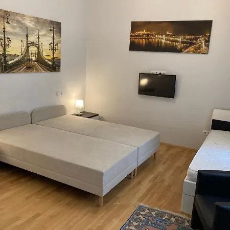Anabelle Bed And Budapest-2