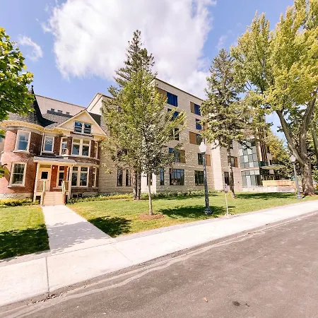 Queen'S University Residence-3