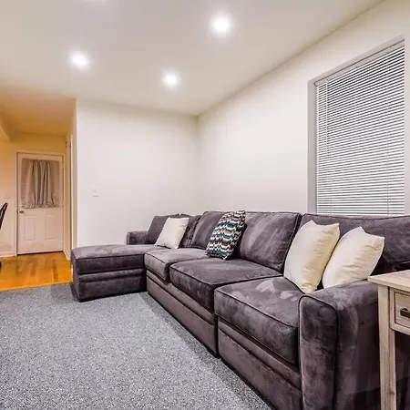 Saratoga Serenity: Charming Rental Nearby Downtown-2