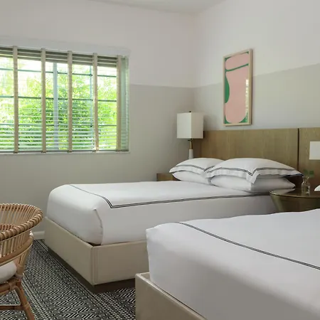 Kimpton Surfcomber Hotel By Ihg-2