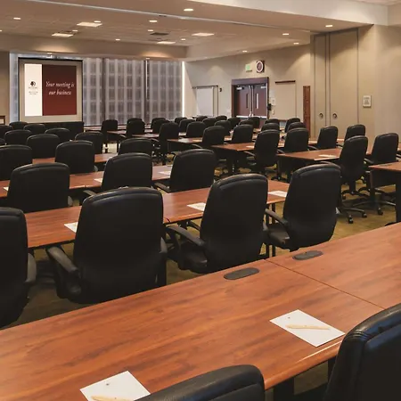 Doubletree By Hilton Hotel & Executive Meeting Center Omaha-Downtown-3