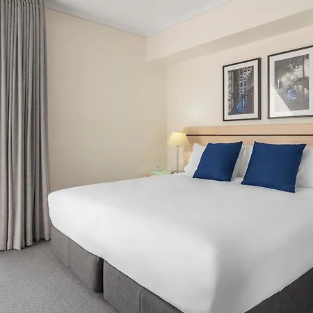 Oaks Brisbane Festival Suites-2