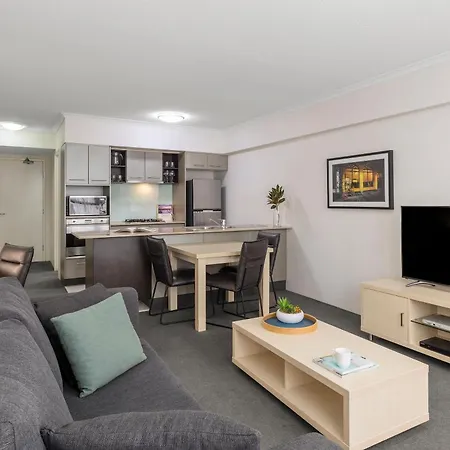Oaks Brisbane River City Suites-3