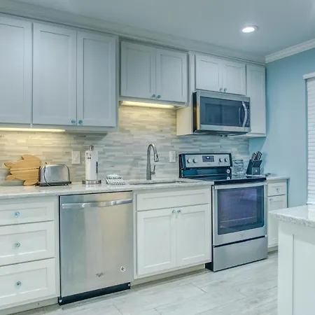 Poolside Villas 106 - Updated Beachfront Condo On Holiday Isle In Destin-2