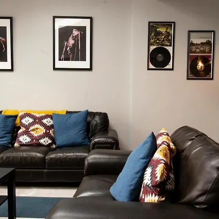 Modern City Centre Rooms-3