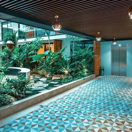 The Shore At 46Th Luxury Condos-3