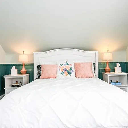 Stone Chalet Bed & Breakfast Inn-2