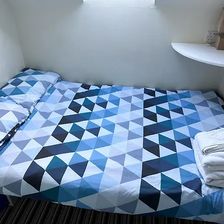 Castle Rock Hostel - Adults Only-3