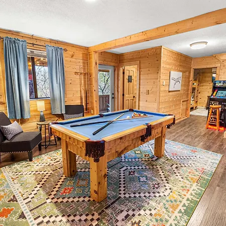 The Family Stone Luxe Cabin Sleeps 12 Hot Tub Dogfriendly Dollywood-2