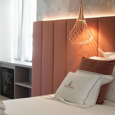 Tritone Luxury Suites Fontana Di Trevi-2