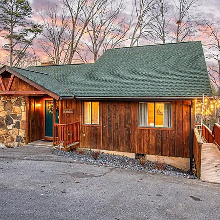 The Family Stone Luxe Cabin Sleeps 12 Hot Tub Dogfriendly Dollywood-3