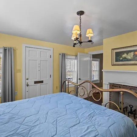 Historic Hartsfield House-3
