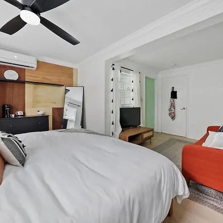 Las Olas Guest House-3