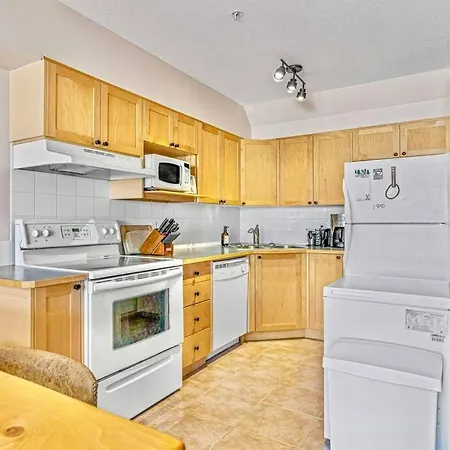 Canmore Mountain View Loft Apartment Heated Outdoor Pool-3