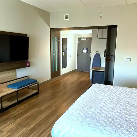 Tru By Hilton Baltimore Harbor East-2