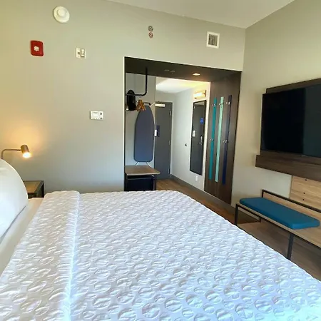 Tru By Hilton Baltimore Harbor East-3